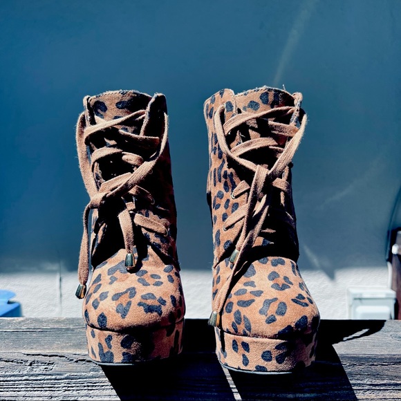 NWOT Forever21 Cheetah Print Brown and Black Booties - Picture 2 of 6